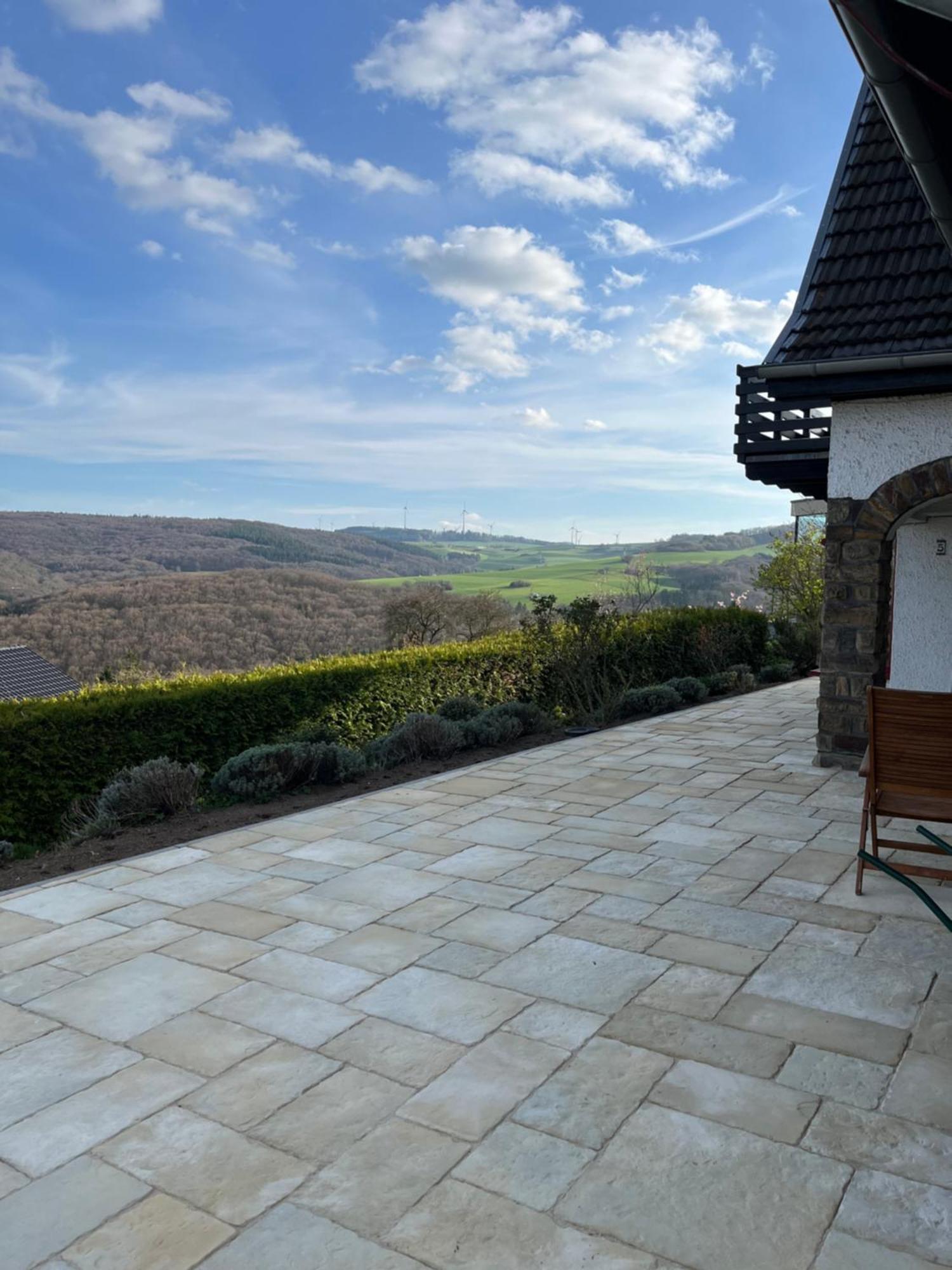 Eifel Landhaus Panoramablick Unter Der Burg Olbrueck Mit Sauna Hottub Grosser Terrasse Und Garten Ideal Fuer Familien Niederdürenbach Extérieur photo